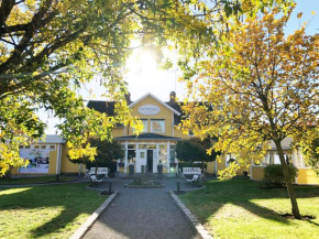 Отель Hotell Björkhaga  Муллшё